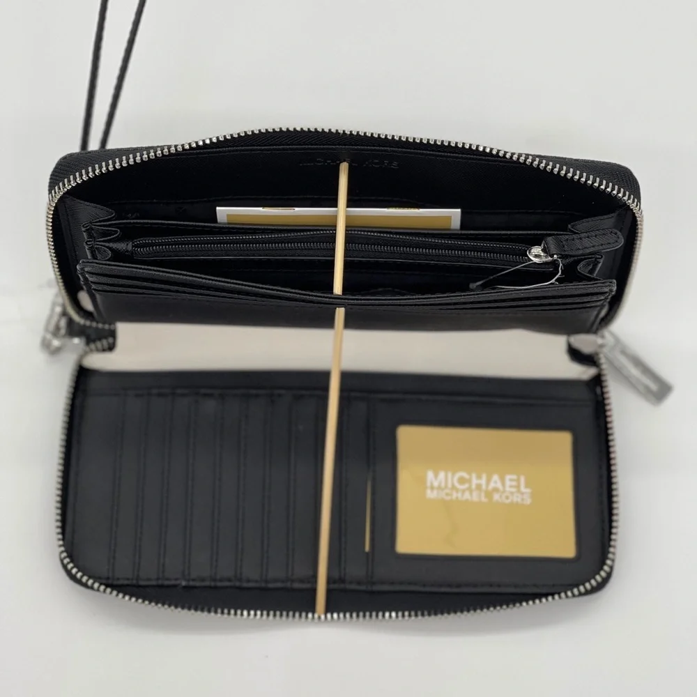 Michael Kors Continental Wallet Wristlet B…